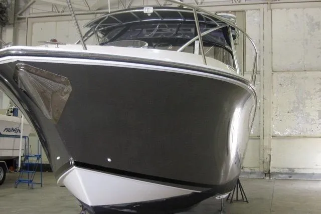  Yacht Photos Pics 2007 Fountain 33 Sportfish Cruiser in a garage, front view.