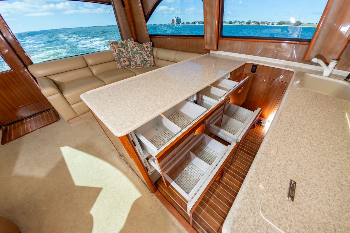 2005 Viking 48 