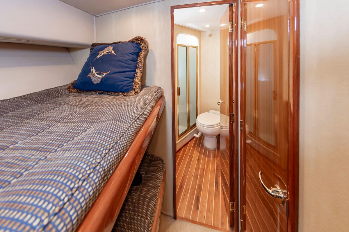 2005 Viking 48 