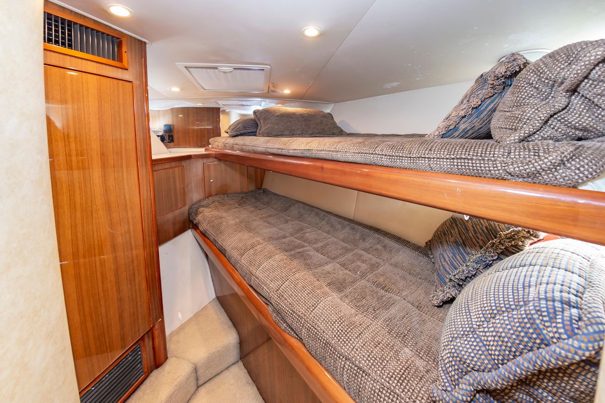 2005 Viking 48 