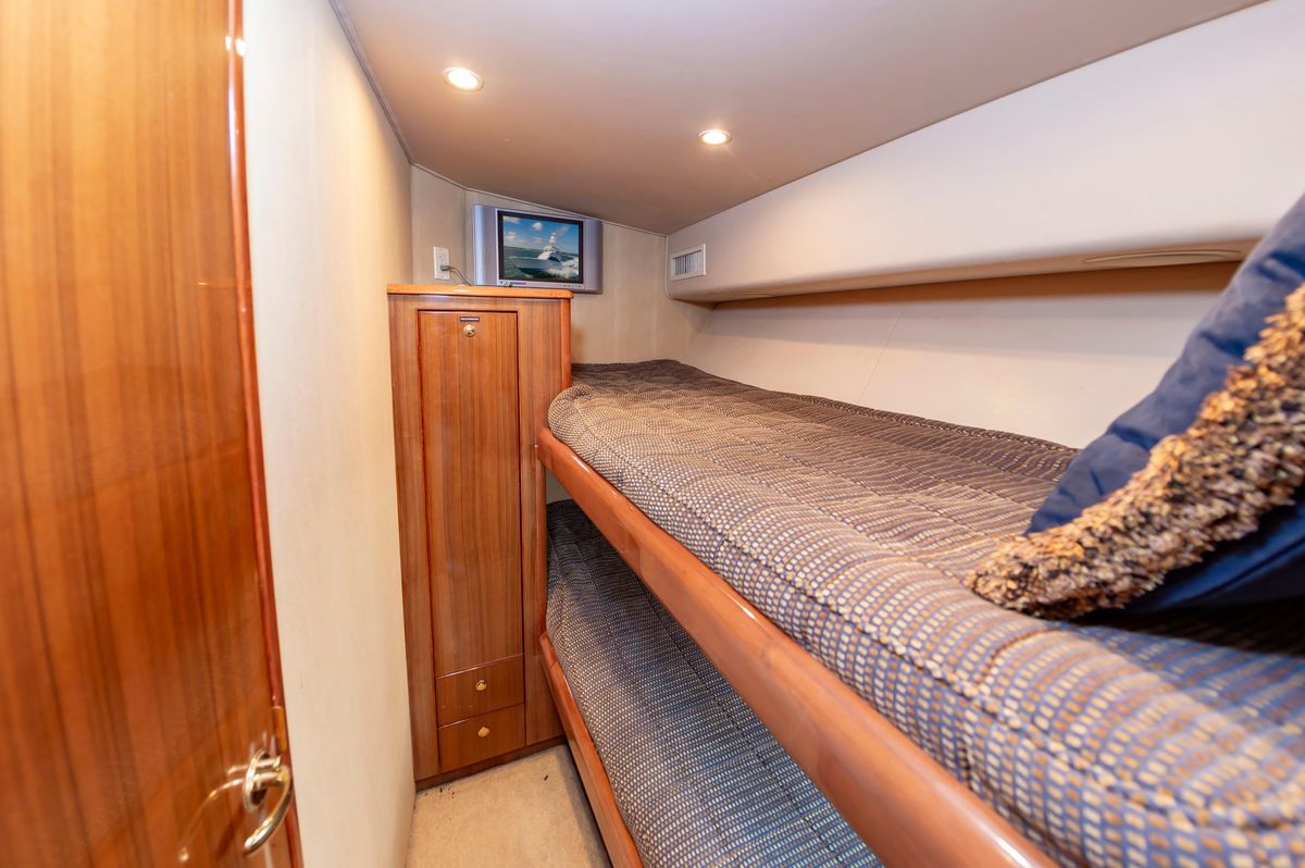 2005 Viking 48 