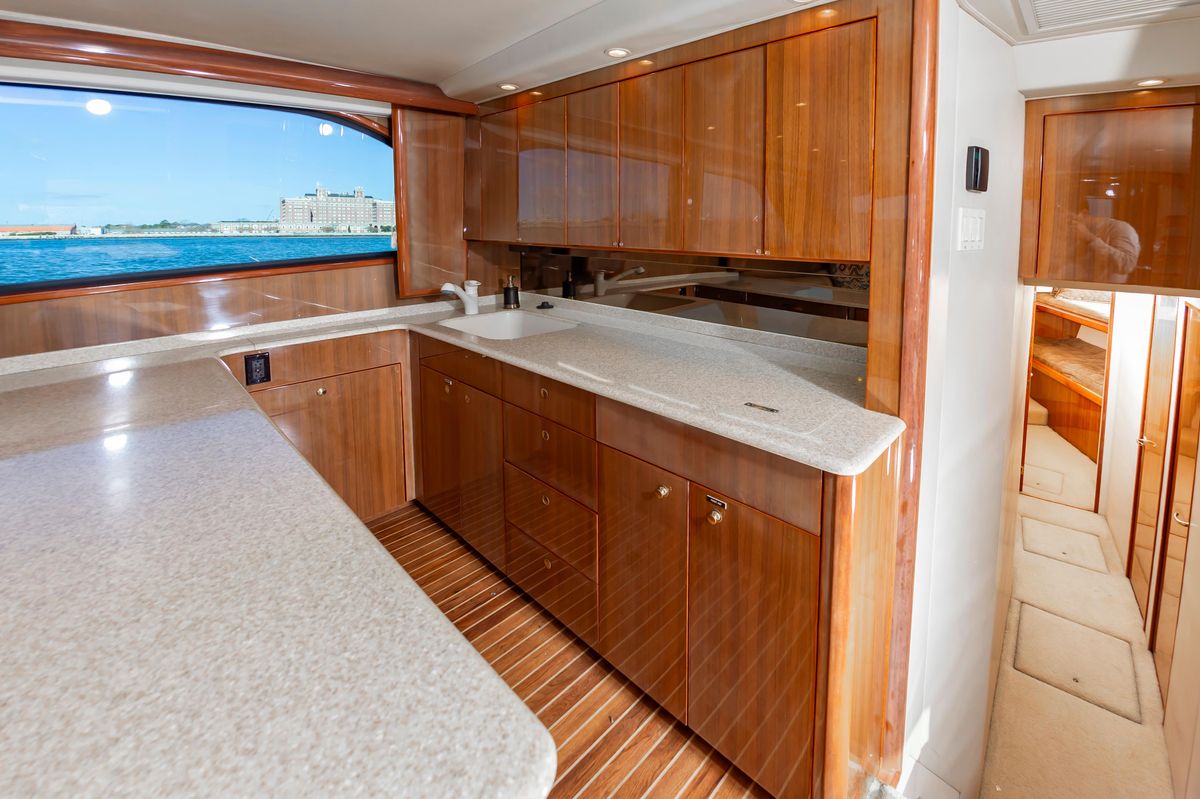 2005 Viking 48 