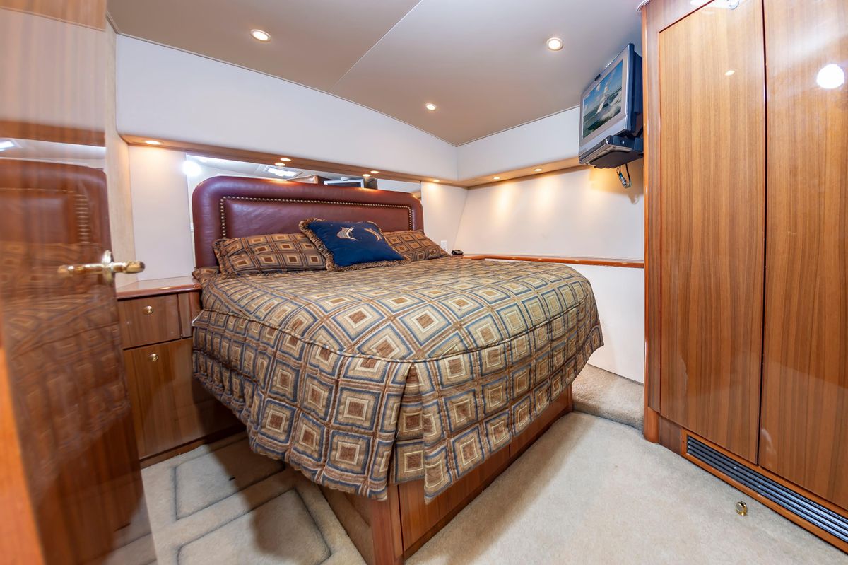 2005 Viking 48 