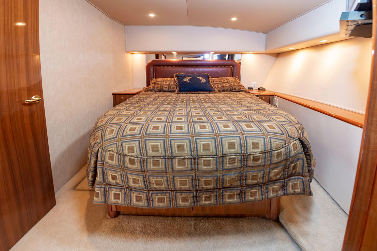 2005 Viking 48 