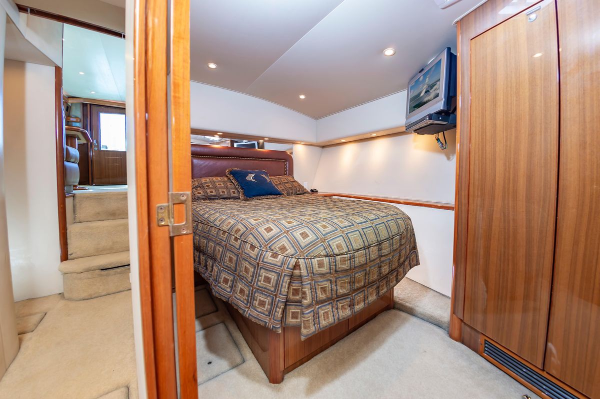 2005 Viking 48 