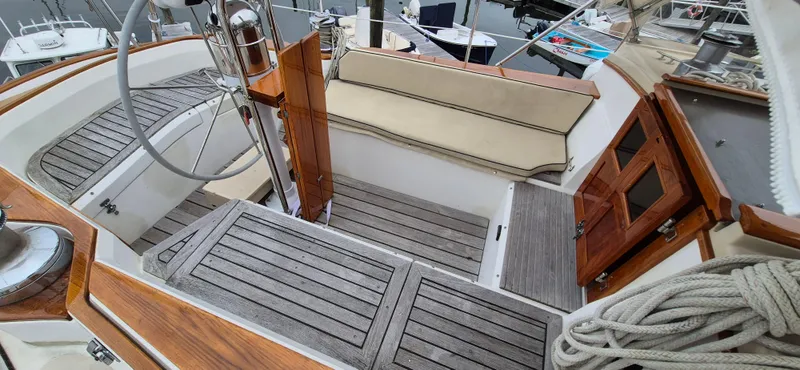 Blue Skies Yacht Photos Pics Cockpit of 1990 Able Chuck Paine Sloop with wooden accents and steering wheel.