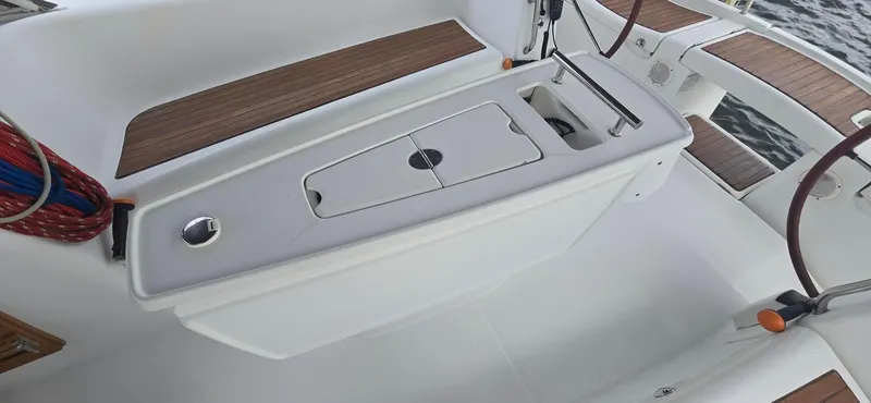 Farenheight Yacht Photos Pics Beneteau Oceanis 40 cockpit, 2008 model, featuring teak accents and modern sailing equipment.