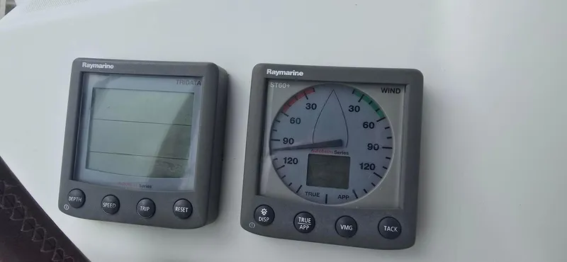 Farenheight Yacht Photos Pics Raymarine instruments on 2008 Beneteau Oceanis 40 yacht, displaying wind and navigation data.