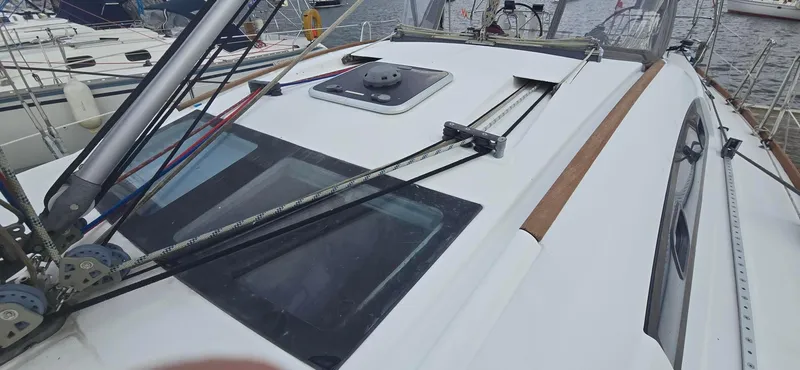 Farenheight Yacht Photos Pics 2008 Beneteau Oceanis 40 sailboat deck with rigging and hatch details.