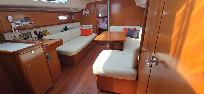 Farenheight Yacht Photos Pics Interior of 2008 Beneteau Oceanis 40 yacht with cozy seating and wooden finishes.