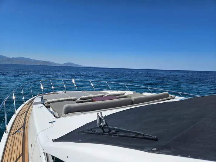 Murano Yacht Photos Pics Azimut 72 FLY yacht cruising on open sea, 2018 model.