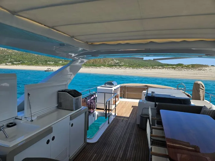 Murano Yacht Photos Pics Luxurious 2018 Azimut 72 FLY yacht interior with ocean view and modern amenities.