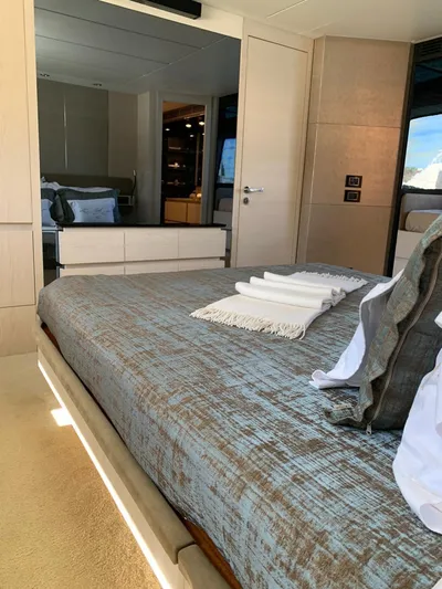 Murano Yacht Photos Pics Luxurious bedroom interior on a 2018 Azimut 72 FLY yacht, featuring elegant bedding and modern design.