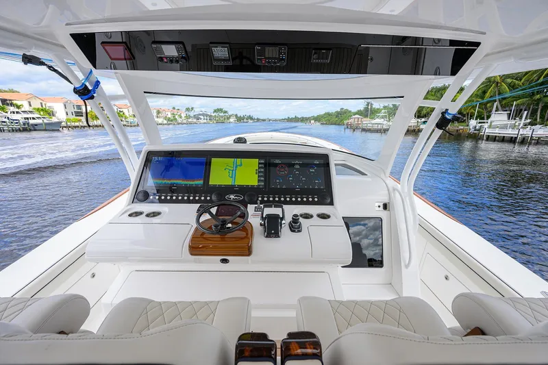 Little Kemosabe Yacht Photos Pics Valhalla 55 LITTLE KEMOSABE - Helm Station Electronics