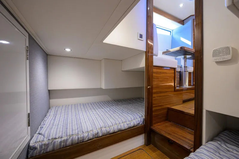 Little Kemosabe Yacht Photos Pics Valhalla 55 LITTLE KEMOSABE - Guest Stateroom