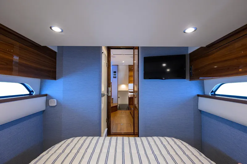 Little Kemosabe Yacht Photos Pics Valhalla 55 LITTLE KEMOSABE - Master Stateroom