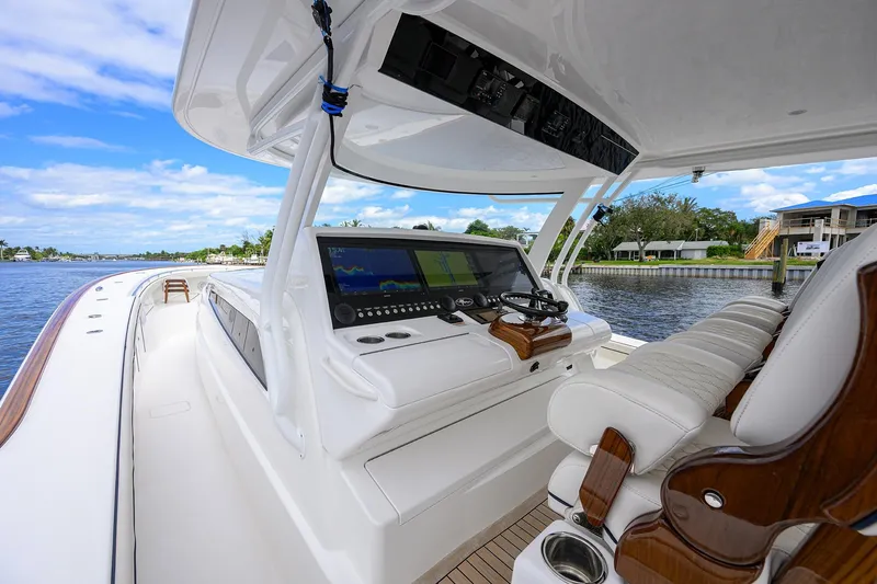 Little Kemosabe Yacht Photos Pics Valhalla 55 LITTLE KEMOSABE - Helm Station & Seating