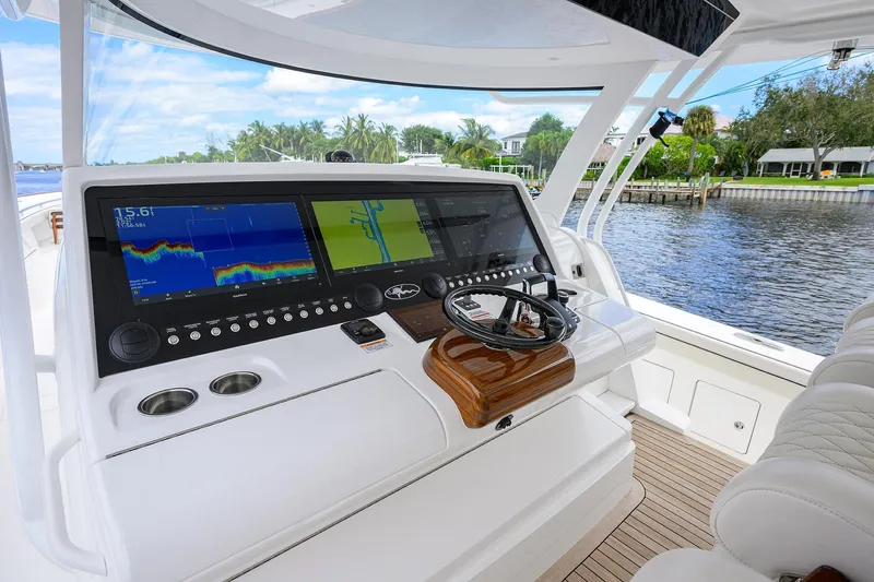 Little Kemosabe Yacht Photos Pics Valhalla 55 LITTLE KEMOSABE - Helm Station