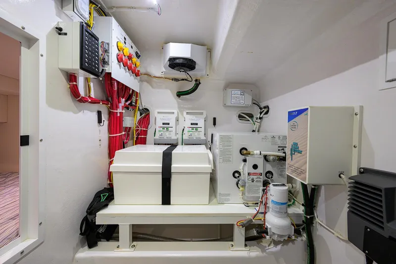 Little Kemosabe Yacht Photos Pics Valhalla 55 LITTLE KEMOSABE - Mechanical Room