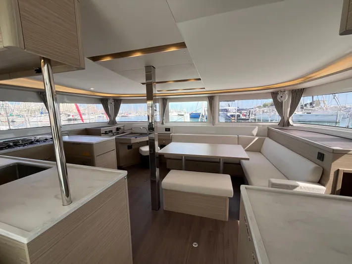  Yacht Photos Pics LAGOON 46