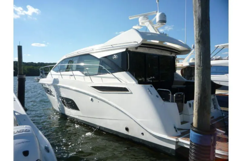 Venture Yacht Photos Pics 2017-Sea-Ray-460-Sundancer-MarineMax-Huntington