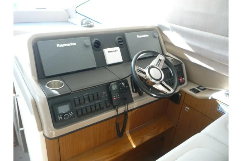 Venture Yacht Photos Pics 2017-Sea-Ray-460-Sundancer-MarineMax-Huntington