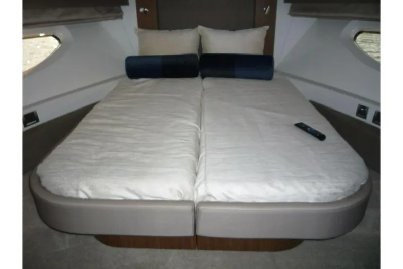 Venture Yacht Photos Pics 2017-Sea-Ray-460-Sundancer-MarineMax-Huntington