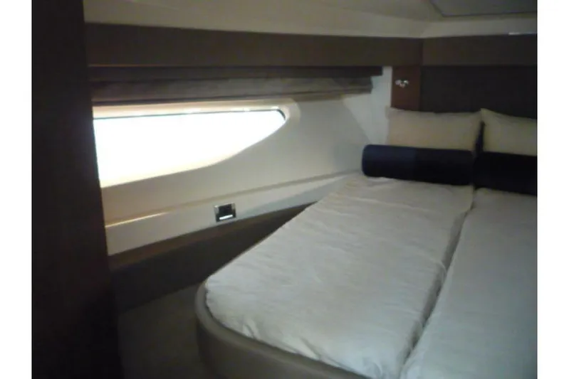 Venture Yacht Photos Pics 2017-Sea-Ray-460-Sundancer-MarineMax-Huntington