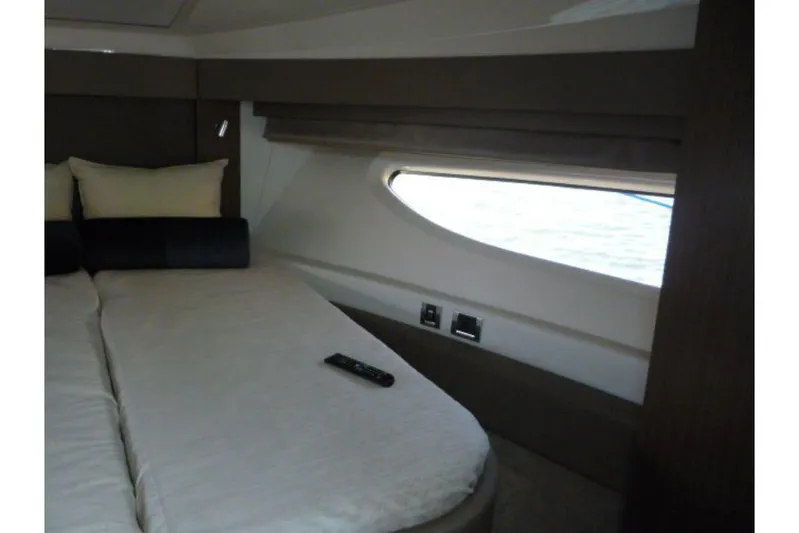 Venture Yacht Photos Pics 2017-Sea-Ray-460-Sundancer-MarineMax-Huntington