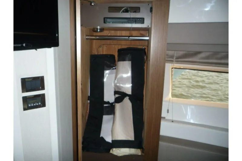 Venture Yacht Photos Pics 2017-Sea-Ray-460-Sundancer-MarineMax-Huntington