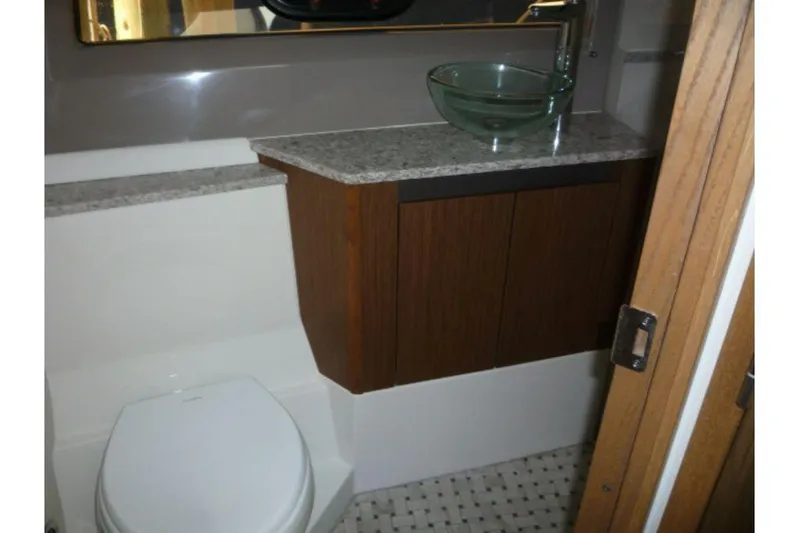 Venture Yacht Photos Pics 2017-Sea-Ray-460-Sundancer-MarineMax-Huntington