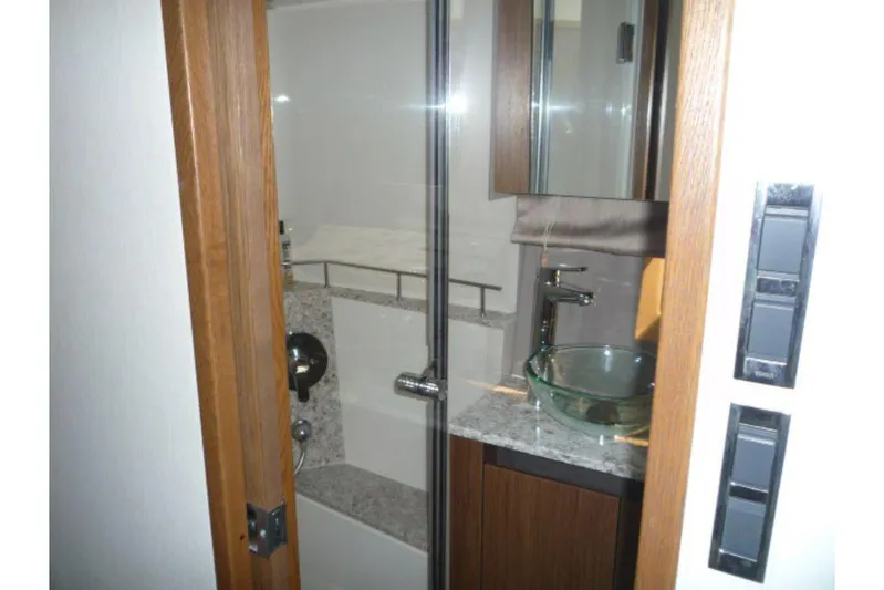 Venture Yacht Photos Pics 2017-Sea-Ray-460-Sundancer-MarineMax-Huntington