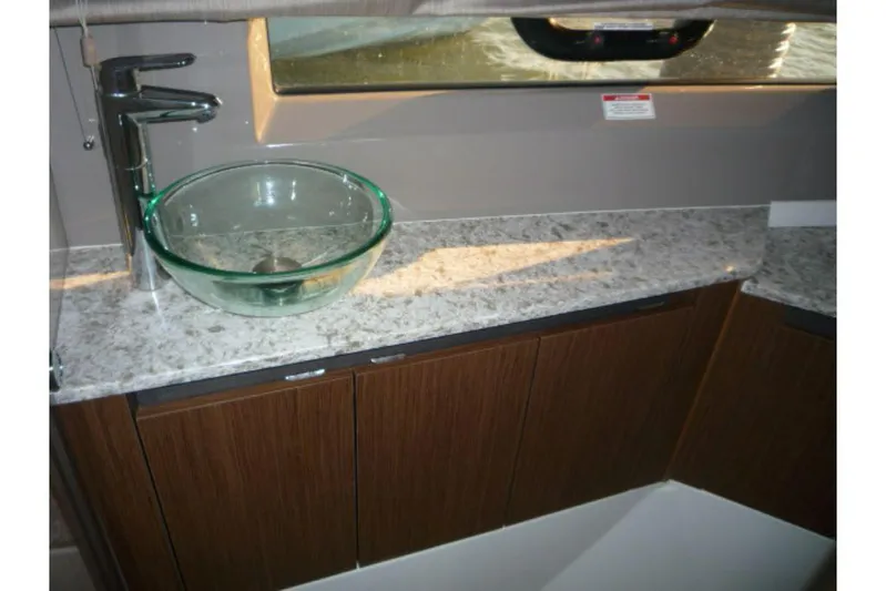 Venture Yacht Photos Pics 2017-Sea-Ray-460-Sundancer-MarineMax-Huntington