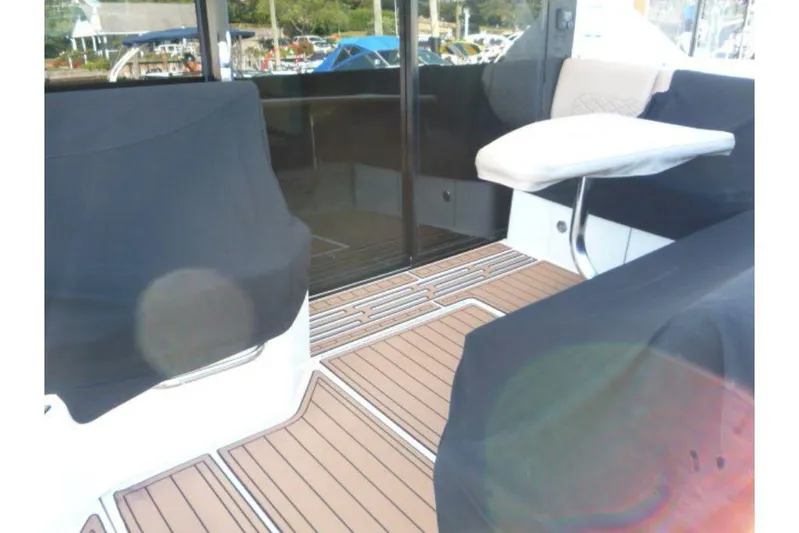 Venture Yacht Photos Pics 2017-Sea-Ray-460-Sundancer-MarineMax-Huntington