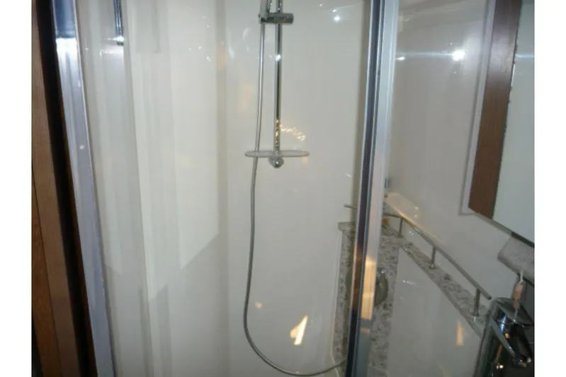 Venture Yacht Photos Pics 2017-Sea-Ray-460-Sundancer-MarineMax-Huntington