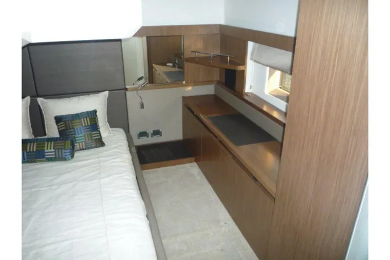 Venture Yacht Photos Pics 2017-Sea-Ray-460-Sundancer-MarineMax-Huntington