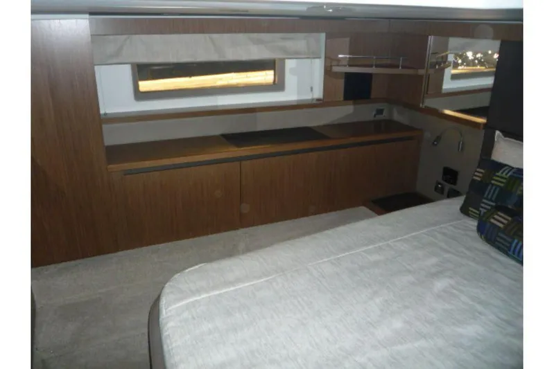 Venture Yacht Photos Pics 2017-Sea-Ray-460-Sundancer-MarineMax-Huntington