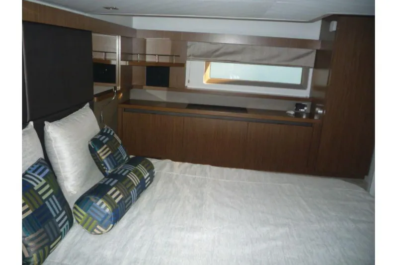 Venture Yacht Photos Pics 2017-Sea-Ray-460-Sundancer-MarineMax-Huntington