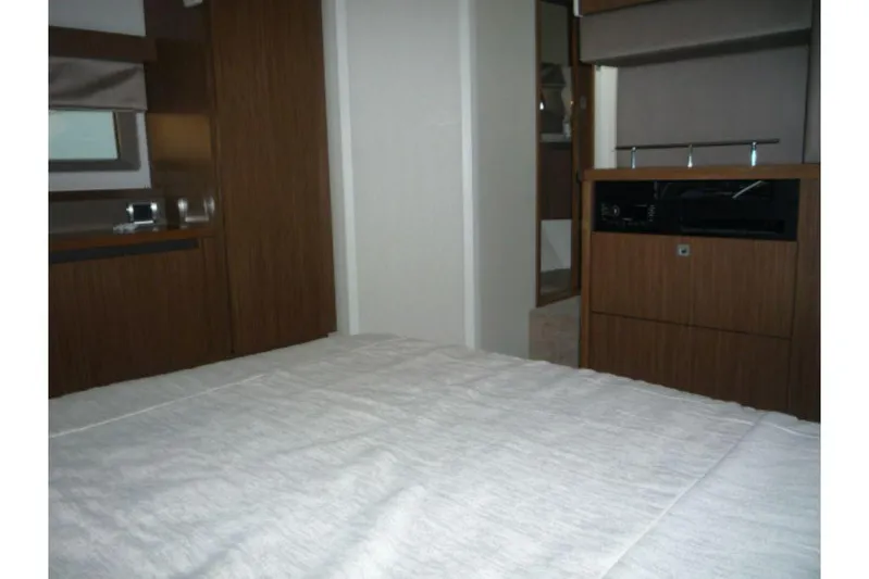 Venture Yacht Photos Pics 2017-Sea-Ray-460-Sundancer-MarineMax-Huntington