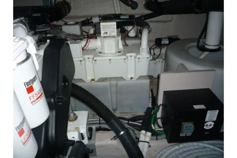 Venture Yacht Photos Pics 2017-Sea-Ray-460-Sundancer-MarineMax-Huntington