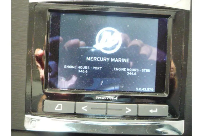 Venture Yacht Photos Pics 2017-Sea-Ray-460-Sundancer-MarineMax-Huntington