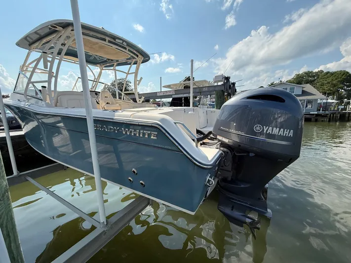  Yacht Photos Pics Grady-White Freedom 275