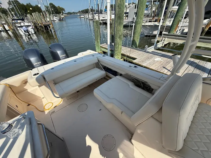  Yacht Photos Pics Grady-White Freedom 275