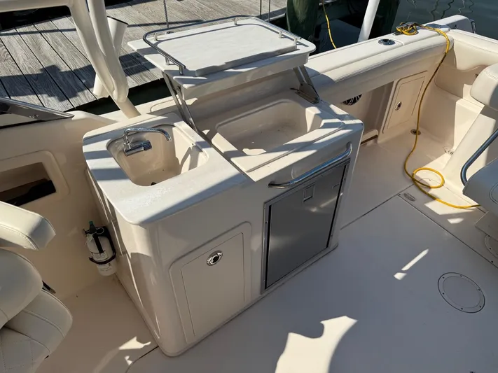  Yacht Photos Pics Grady-White Freedom 275