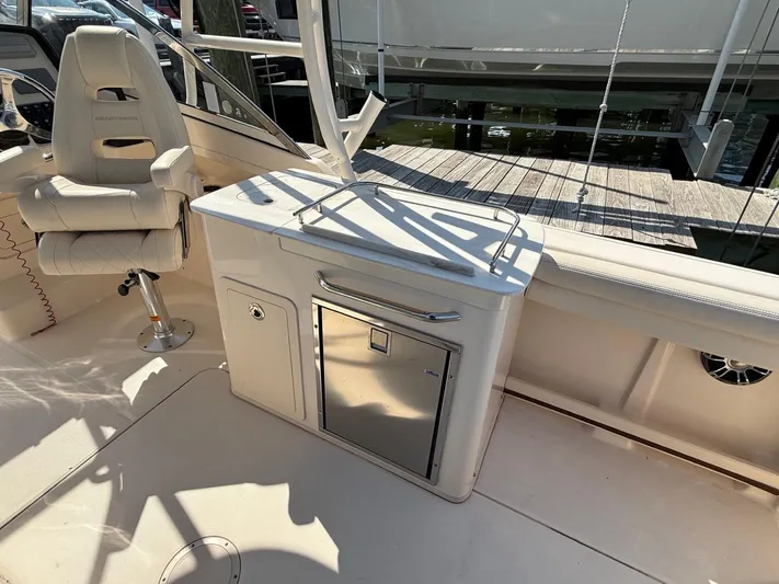  Yacht Photos Pics Grady-White Freedom 275