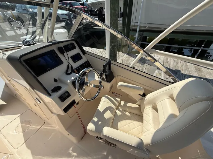  Yacht Photos Pics Grady-White Freedom 275