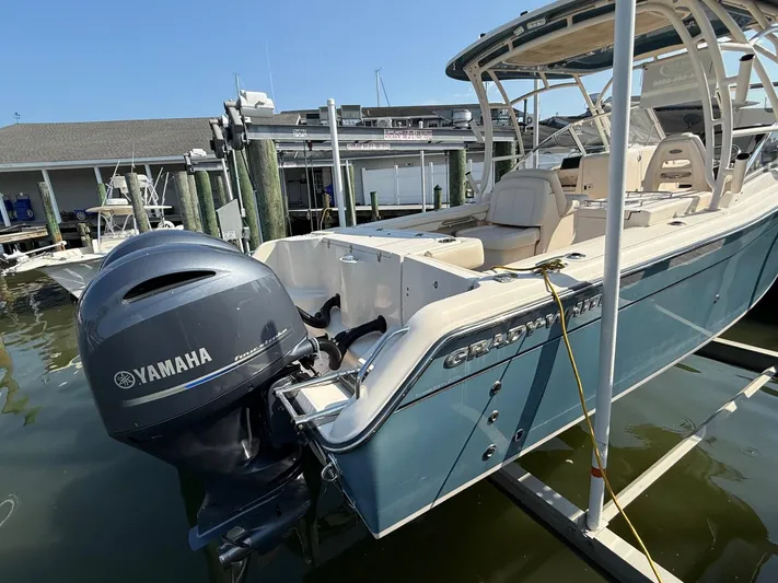  Yacht Photos Pics Grady-White Freedom 275