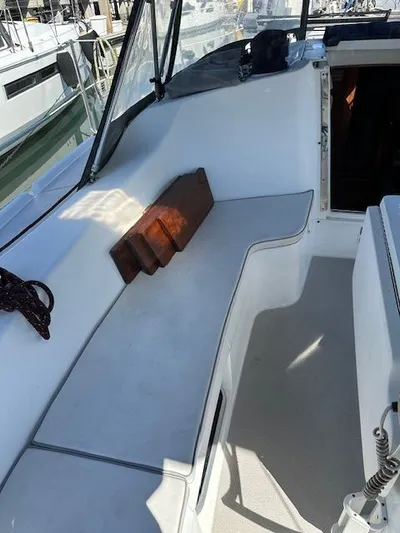 Junebug Yacht Photos Pics Interior of a 2008 Catalina 350 MkII yacht, seating area and helm.