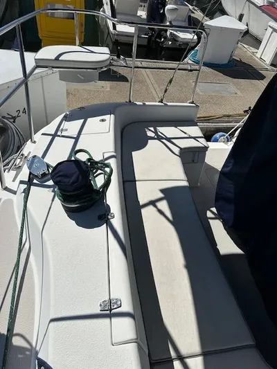 Junebug Yacht Photos Pics Deck of a 2008 Catalina 350 MkII with seating and rope.