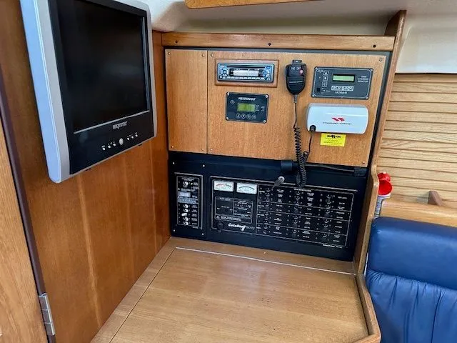 Junebug Yacht Photos Pics Interior electronics of a 2008 Catalina 350 MkII sailboat.